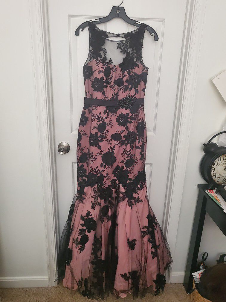 Elegant Prom/Black Tie Event Gown