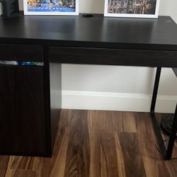 IKEA Micke Desk With Chair