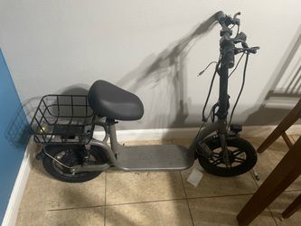 It need a tire and a tube I’m selling it for 190$