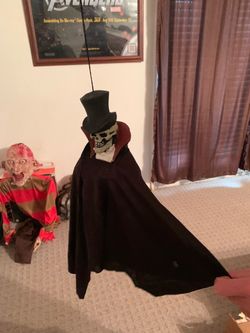 Hanging Skeleton Vampire Halloween Decoration