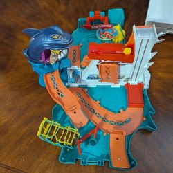 Hot Wheels SharkBite Bay Playset