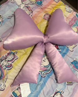 Bow Pillow