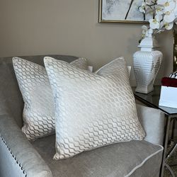 2-NWT CASA DECOR HOME DECORATIVE PILLOWS for Sale in ...