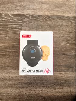 Skull mini waffle maker