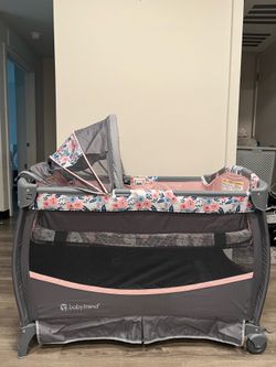 Babygirl pack and play w/mattress pad and 2 sheets
