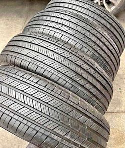 215/65/17 Michelin Selling a set of 4 tires in excellent condition 🫡