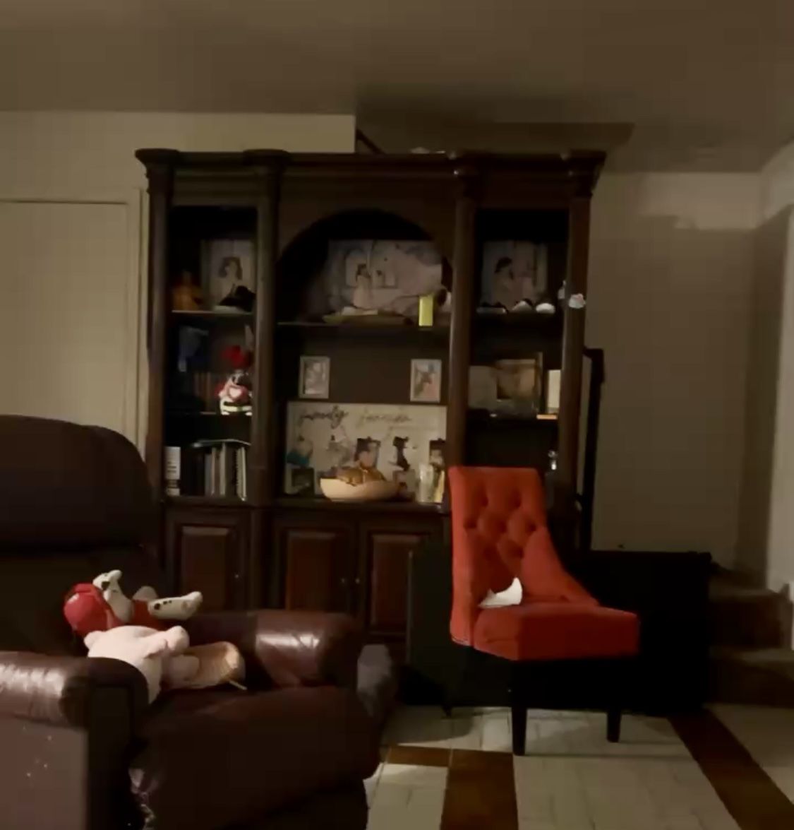 China Hutch W/ lights Heavy