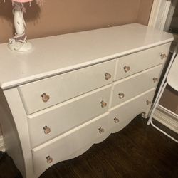 ✨ White Dresser Set – Includes Mirror & Pink Lamp! MUST PICK UP BY FRIDAY ✨