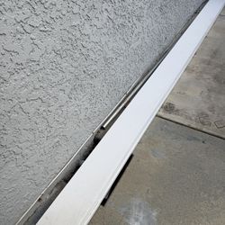 Quartz backsplash White