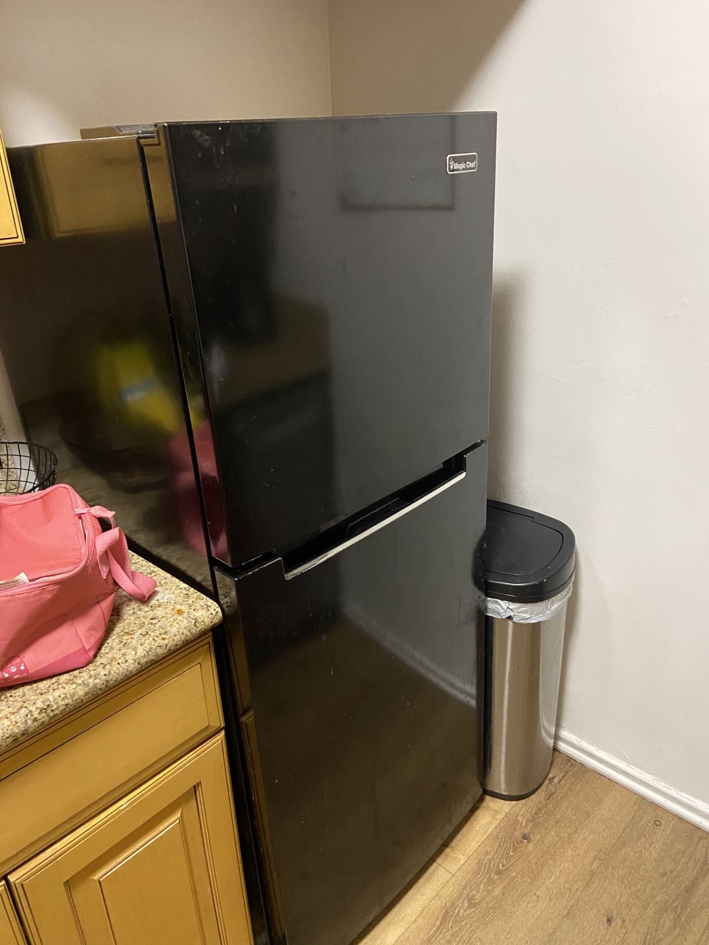 Magic Chef Apartment Refrigerator – Black – Top Freezer