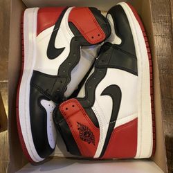 NEW Jordan 1 Black Toe Bred Size 8.5 , 11