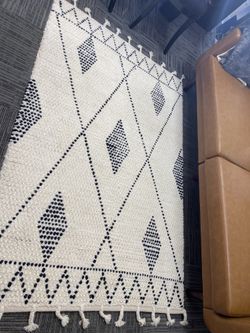 4x12 rug almost new- anthropology