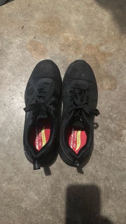 Skechers slip resistant shoes size 10 men