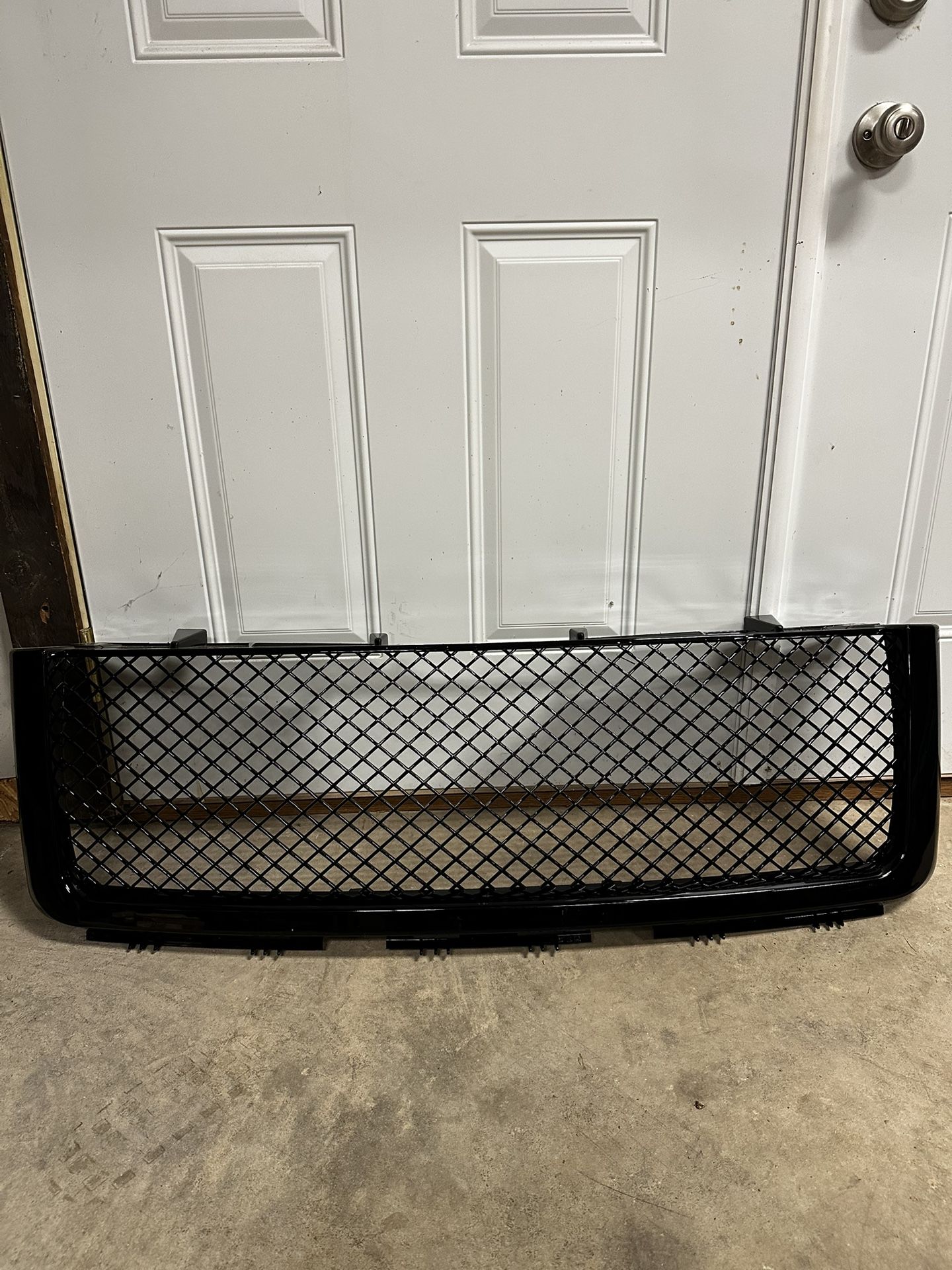 07-13 GMC Sierra Grille