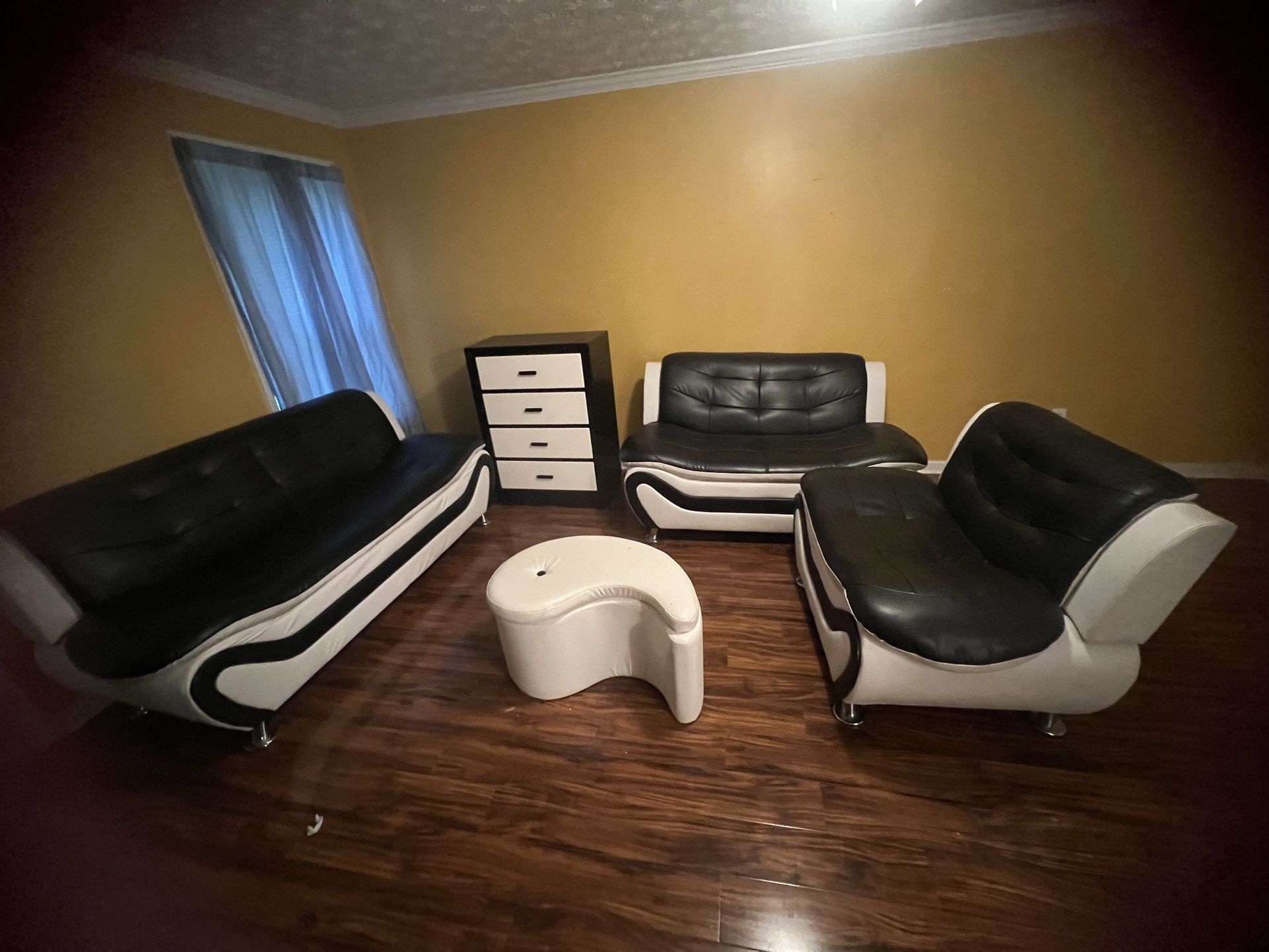 5PCS  Black and white leather couch  Sets With Ottoman And One  4 Drawers Chester Drawer.