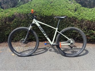 Giant Talon 1, 29 Hardtail Mountain Bike