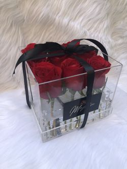Acrylic box of 9 roses