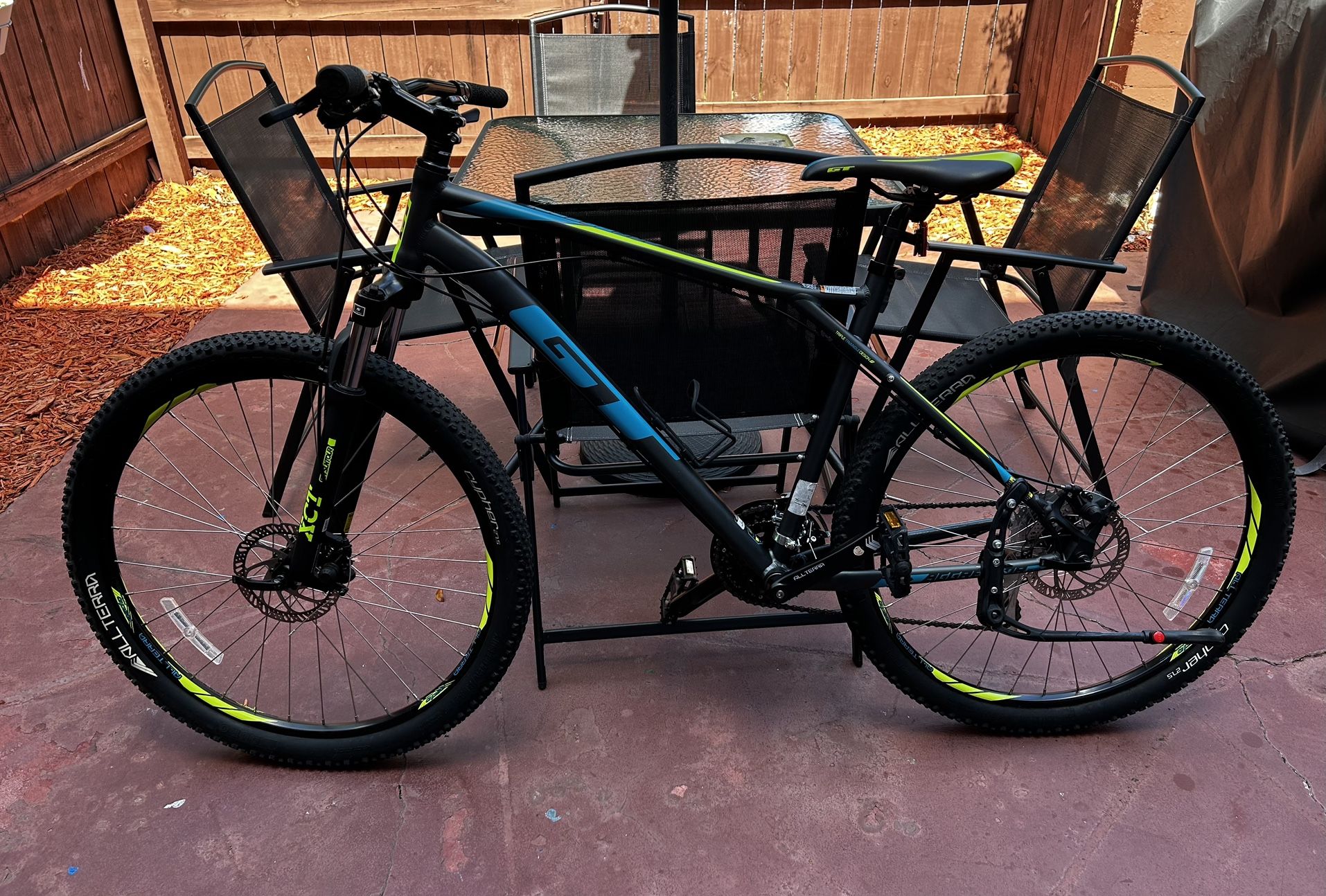 GT Men's Aggressor Pro Mountain Bike L 27.5