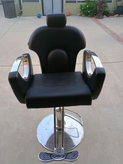 Black Hydraulic Barber / Salon Chair