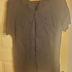 The Express men's black viscose shirt in size M features a classic spread collar and short sleeves, making it a stylish and versatile addition to any 