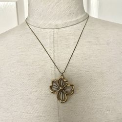 Avon Vintage Dogwood Flower Silver Gold Tone Pendant Necklace 