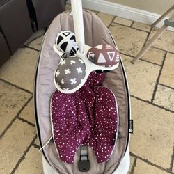 4 Moms Mamaroo Multi-Motion Baby Swing
