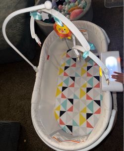 Baby sleeper in great condition free with a purchase only