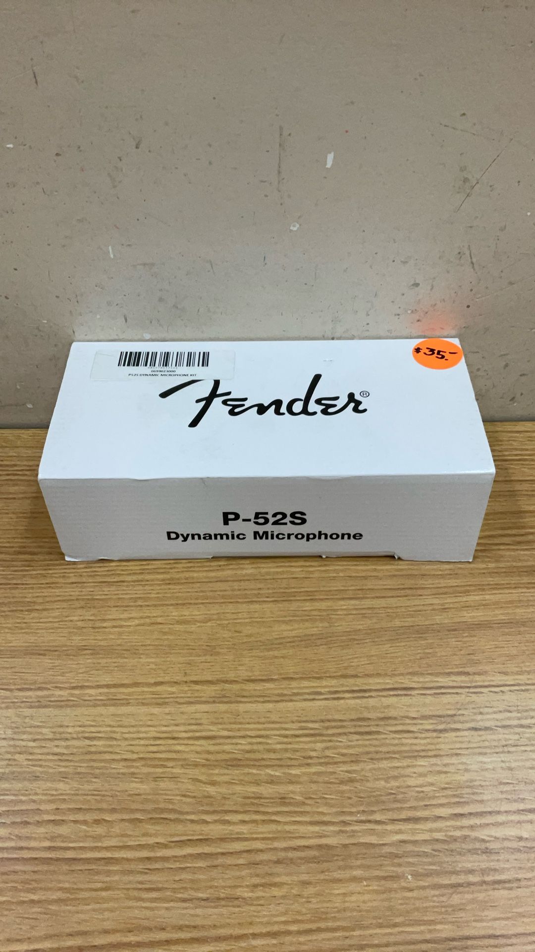 FENDER P-52S DYNAMIC MICROPHONE.