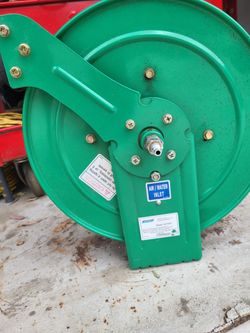 Speedaire retractable air hose 25' . Excellent condition $60 or best offer. Don't need it anymore. Put up stapon hose reels