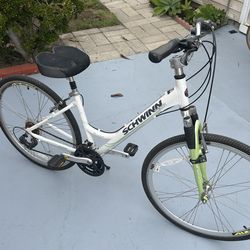 Schwinn woman’s mountain bike  26 inch