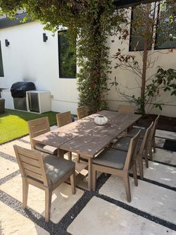 Restoration Hardware Outdoor Dining Table & Chairs