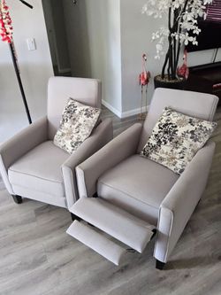 Two recliner chairs with foot rest - light gray fabric