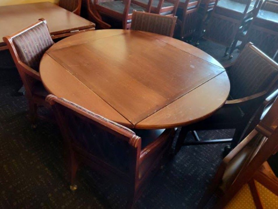 Round Wood Top Drop Leaf Dining Table With 4 Rolling Padded Dining Chairs