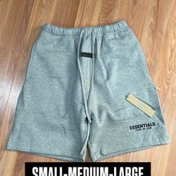 Essentials Shorts 