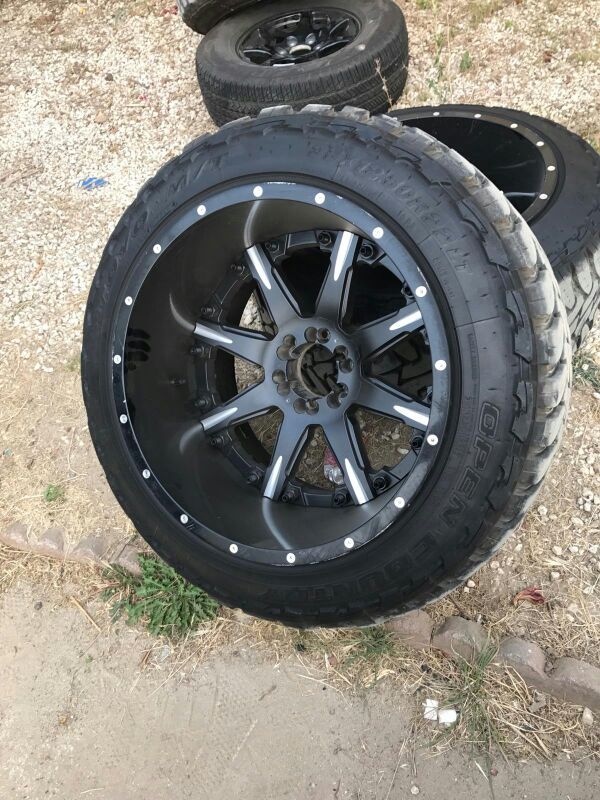 Fuel Nutz 22x14 wheels on toyo 35x12.50x22 tires