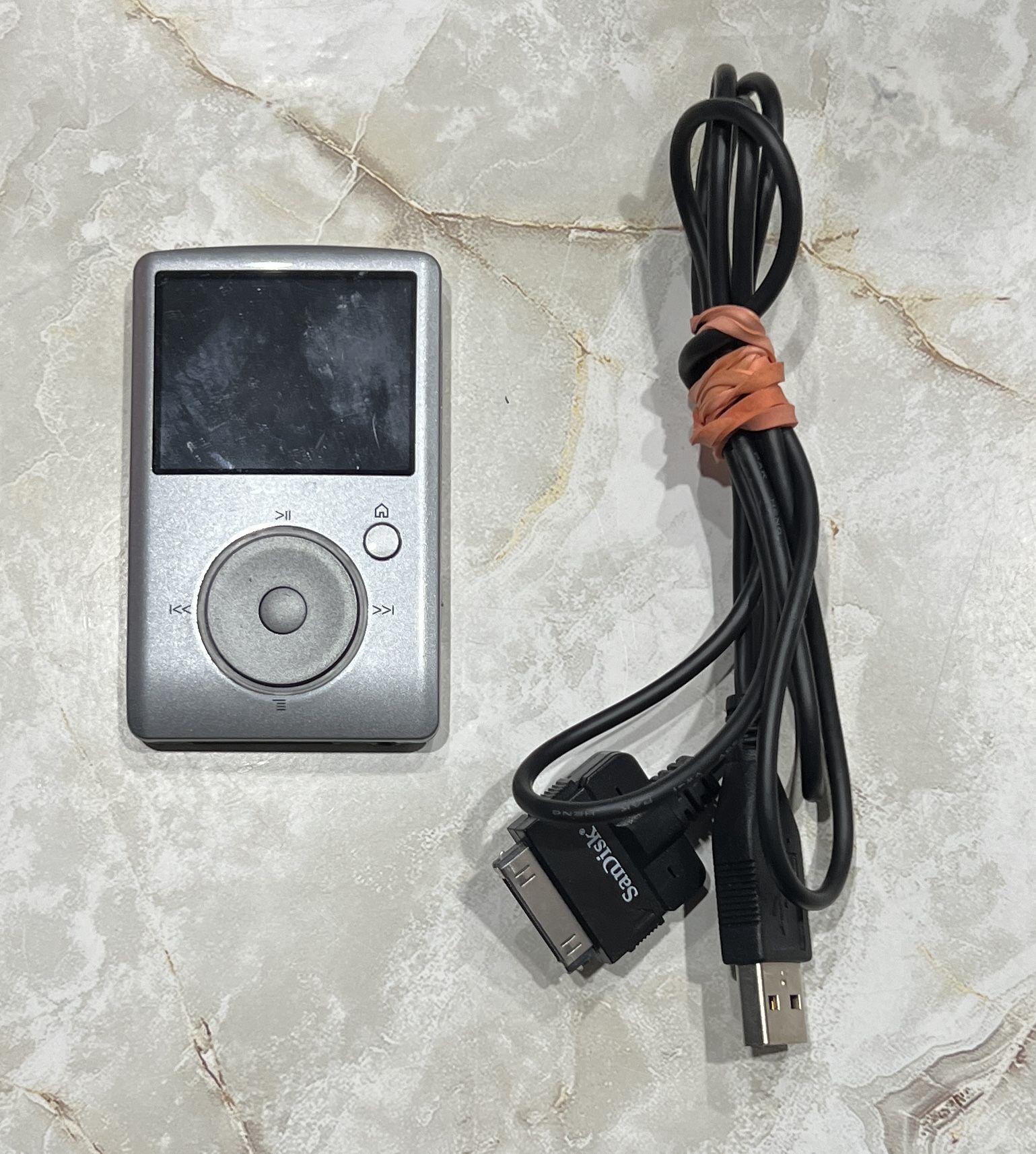 SanDisk Sansa Fuze 4GB FM/MP3 Player, For Parts Or Repair
