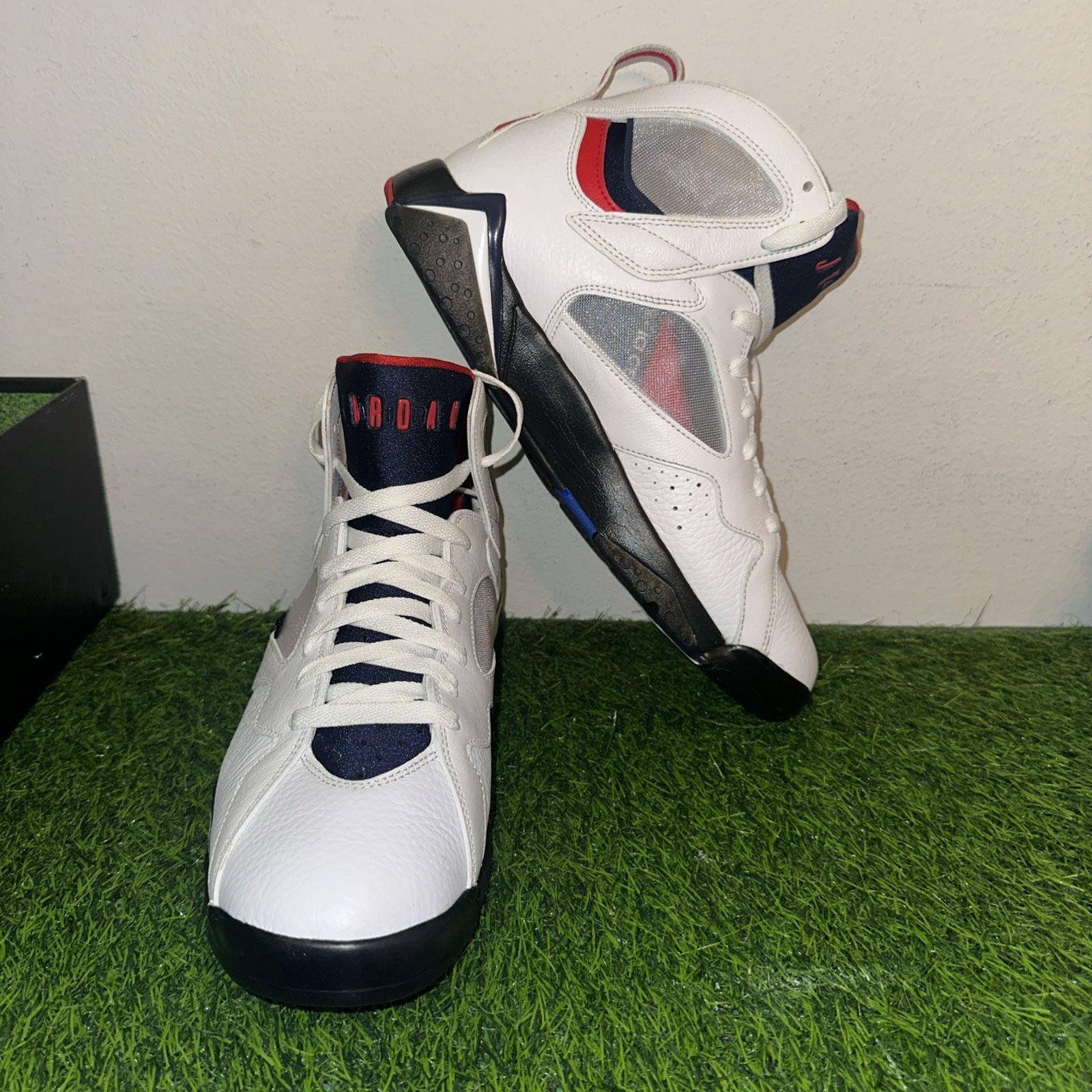 Jordan x Paris Saint-Germain Air Jordan 7 sneakers Size 11