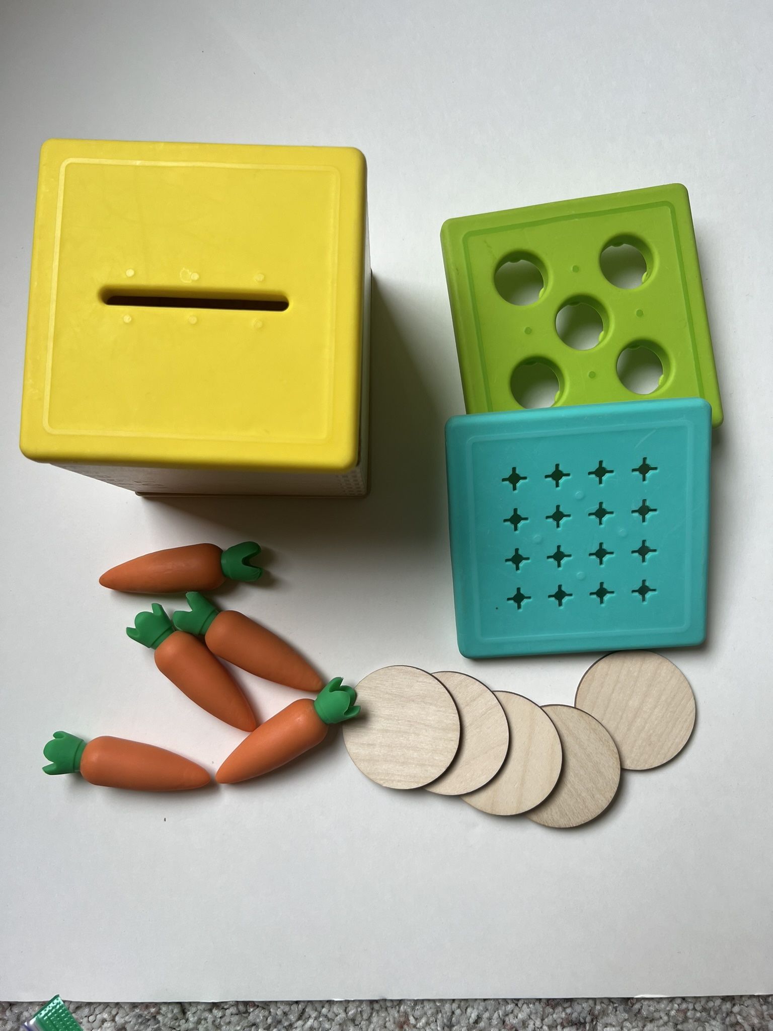 Lovevery Wooden Coin Bank and Carrot Counting Set