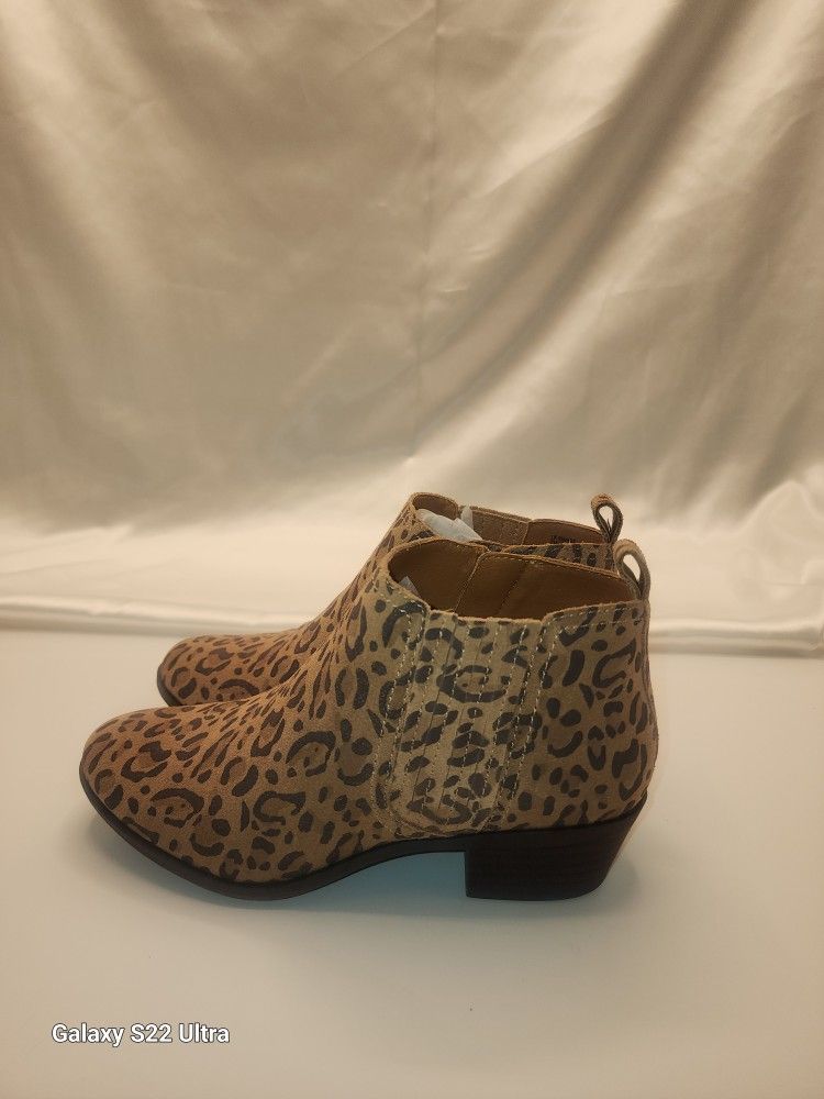 Lucky Brand Basel Bootie Size 7.5 Wide