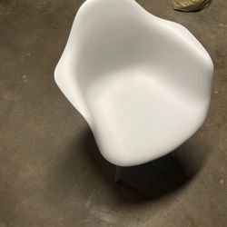 Plastic Chair With Wooden Legs 