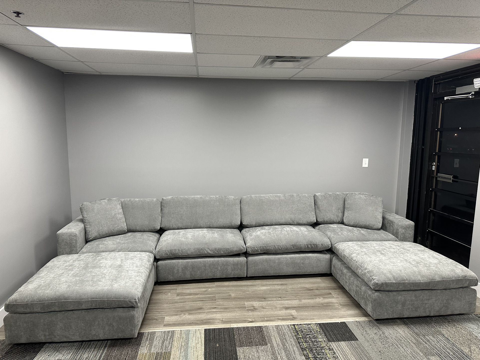 NEW Sectional Couch (FREE DELIVERY🚚)