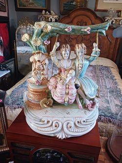 Courting couple on swing in Capodimente style ceramic made in Italy