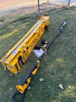 DEWALT
FLEXVOLT 60V MAX 10 in. Cordless Telescoping Pole Saw Kit with (1) 9 Ah Battery and Charger