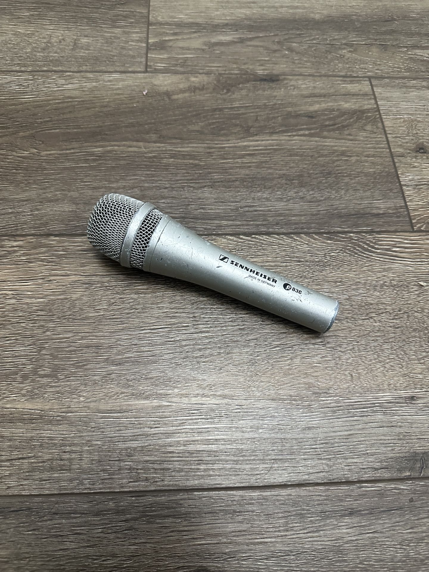 Sennheiser e838