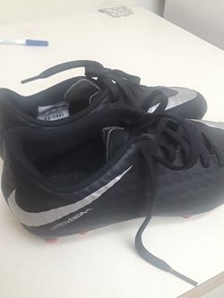 New girls cleats as 3y