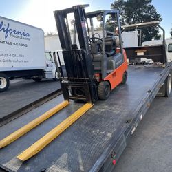Barely used 1250 Total Hours Toyota Forklift Propane LPG With Side Shift And Triple Mast 189” Reach 4000 Lb
