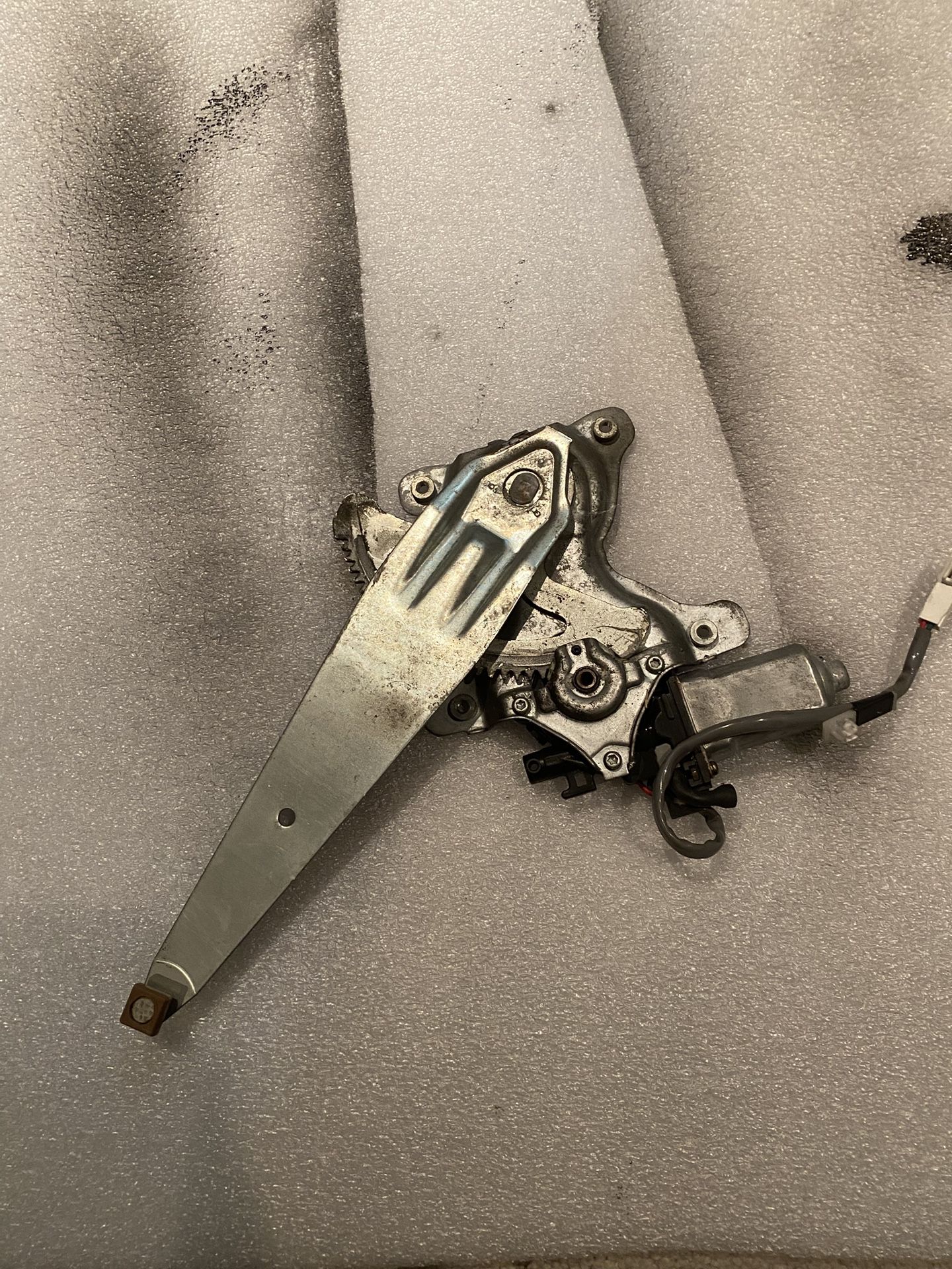 2001-2005 Lexus is300 rear passenger window regulator with motor