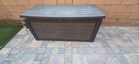 150 GALLON STORAGE DECK BOX