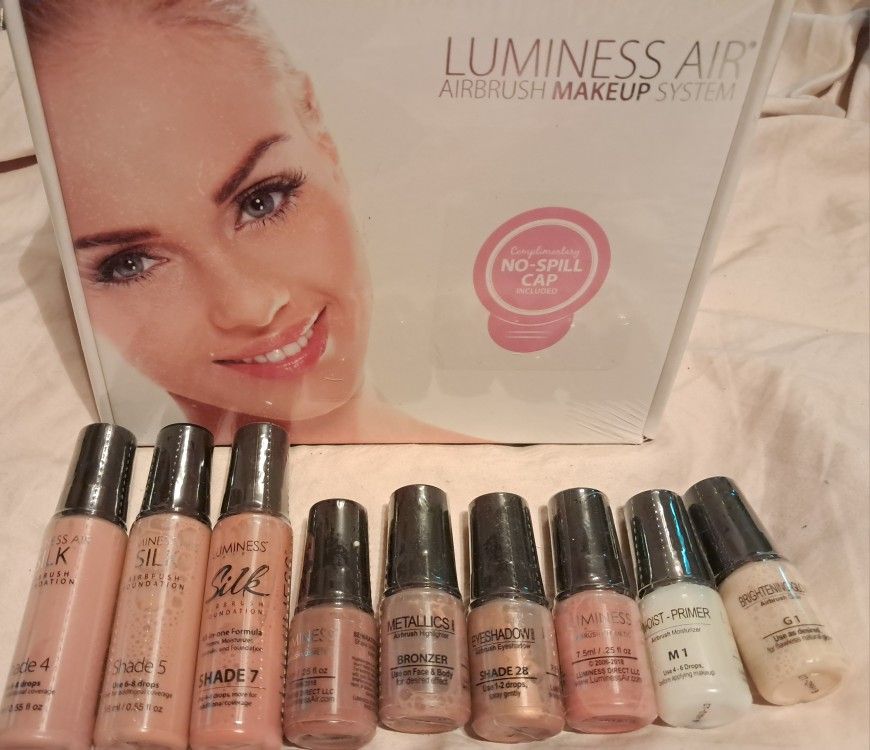 Sealed Luminess Air System w/9 Makeup Bottles!!