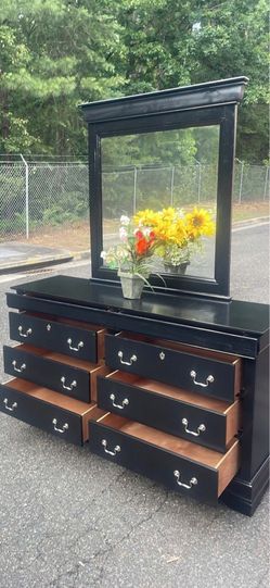 Modern solid wood black long dresser with mirror. Drawers sliding smoothly